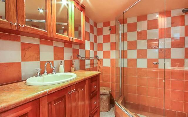 Spacious 2 Bedroom Apartment With Panoramic Views