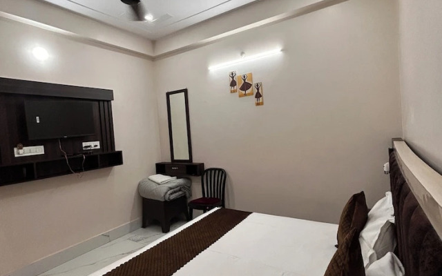 Swimming Pool Hotel G resort Near temple