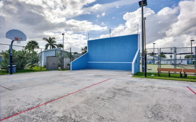 Pool + Hot Tub Access: Home in Jensen Beach!