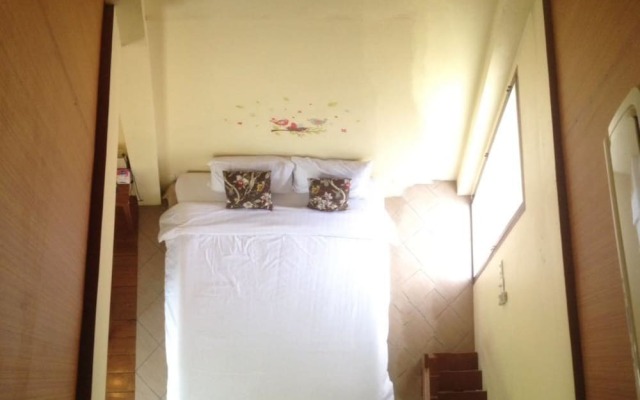 Baan Thai Damnoen Canal House