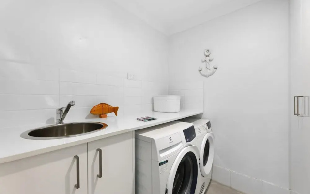 Ocean View 2-bed With Pool, Tennis Court & BBQ