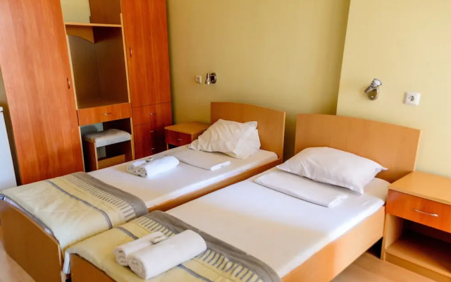 Dom Mladenovi B&B