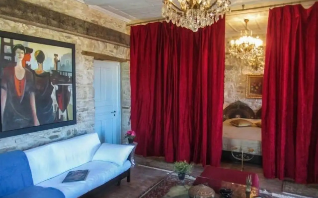 Antique Luxury Suite 75sq.m.