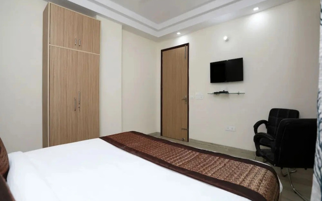 Oyo 9380 Near Artemis Hospital