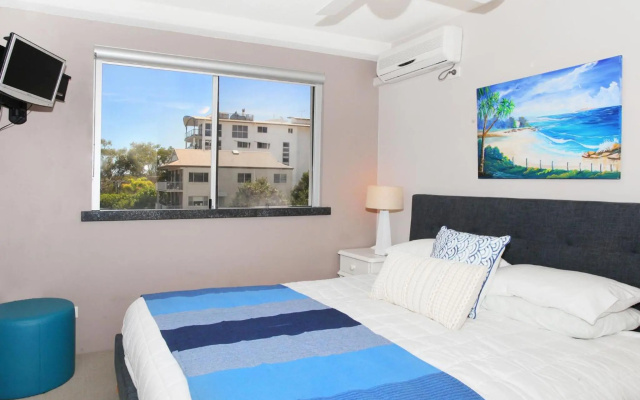 Broadwater Quays 5 - Three Bedroom Water View Apartment, only 2 blocks from Mooloolaba Beach! – Guest Rooms – Mooloolaba