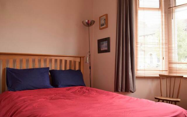 2 Bedroom Flat in Brockley With Garden