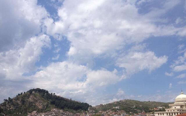 VILA LILI Guest House - Berat