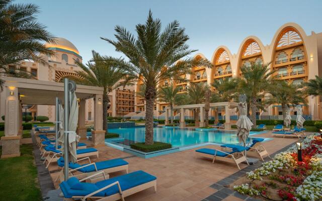 Luxury 300m2 Townhouse. Beach, Gym, Private Pool (2)