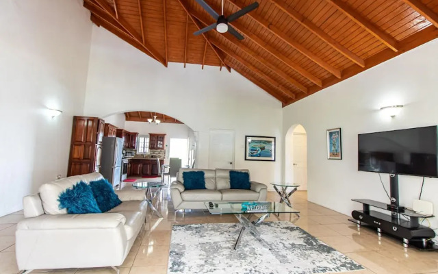 Runaway Bay Gem in Runaway Bay