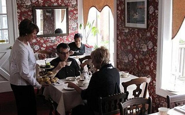 Summerhill Manor Bed and Breakfast and Tea Room