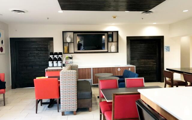 Holiday Inn Express Hotel & Suites Harrison, an IHG Hotel