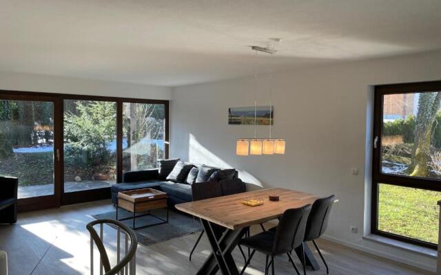 Großzügiges Domizil, 90qm, mit Terrasse, Garten und Garage