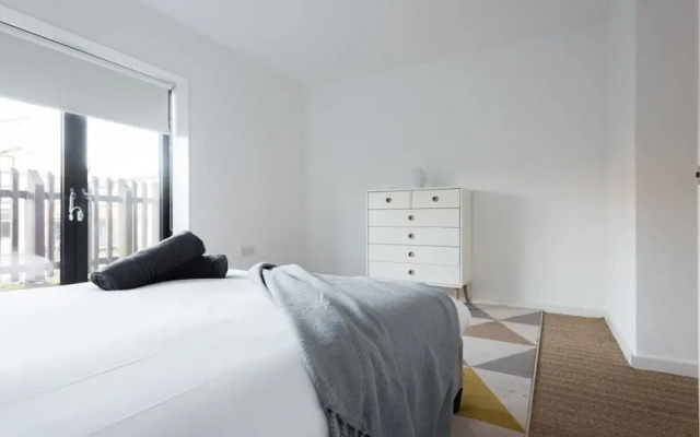 The Cliffside Loft - Distinctly Modern 3Bdr Riverside Home