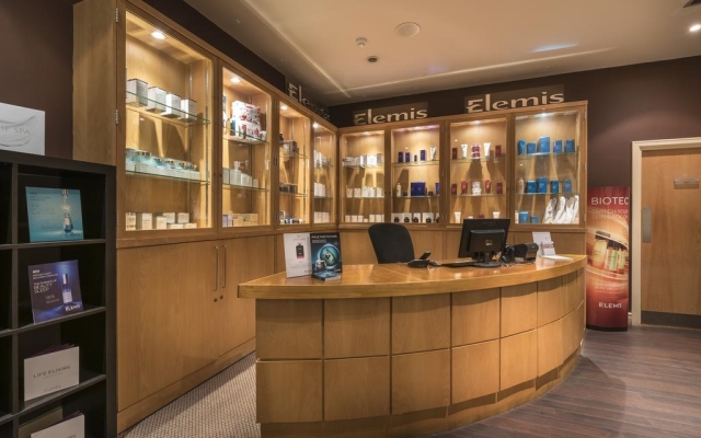 Macdonald Elmers Court Hotel