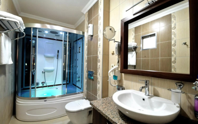 Rhiss Hotel Bostanci