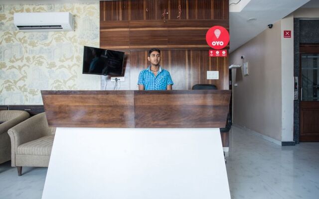 OYO 5253 Hotel Orange Lily