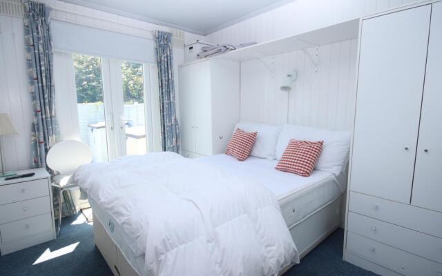 17H Medmerry Park 2 Bedroom Chalet
