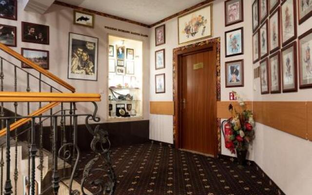 Hotel Trylogia