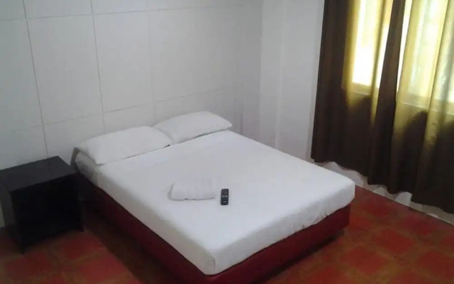 Sun Moon Poolside Hotel
