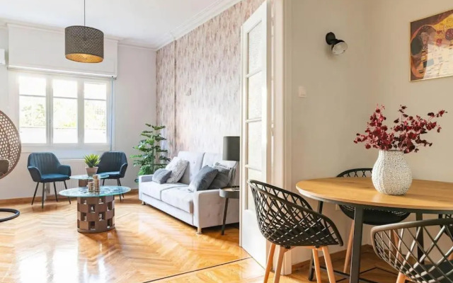 New Huge 5bdr/2bath Apt(+Netflix)/1min Toacropolis