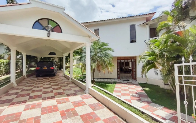 MANSIÓN PARA MAS DE 20 PERSONAS EN Melgar