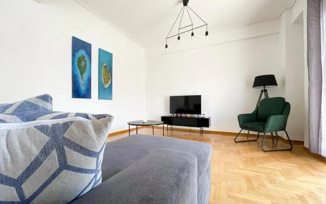 Aristotelous Sunny 118sqm apt in Viktoria
