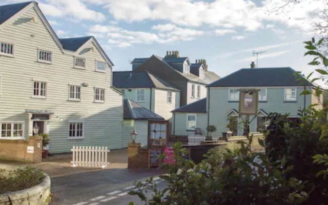 The White Cliffs Hotel