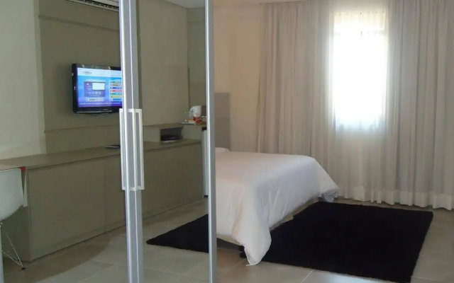 Mondrian Suite Hotel