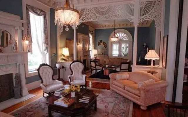 Grace Manor Inn