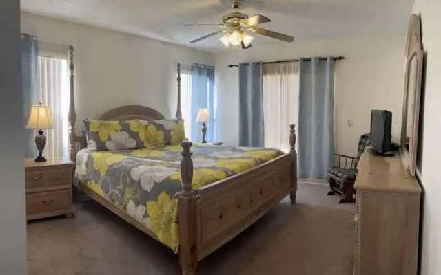 South Facing W/ Private Pool & Spa