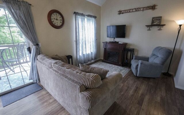 Reel'em Inn 2 Bedroom Condo by Redawning