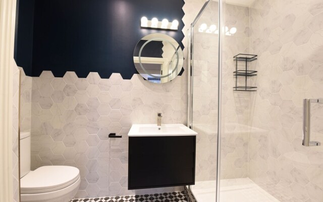 Stylish & Spacious Deluxe Apartments near Victoria Station