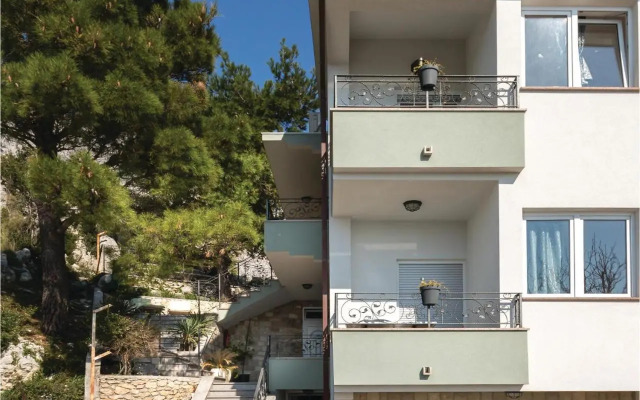 One-Bedroom Apartment Makarska with Sea View 04