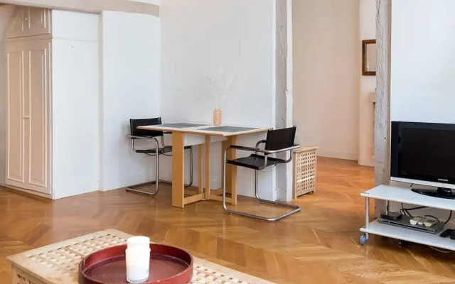 Sunny Dussoubs I Unique 1-br Loft in Montorgueil