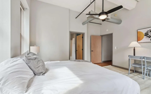 Spacious 2BR Downtown Retreat