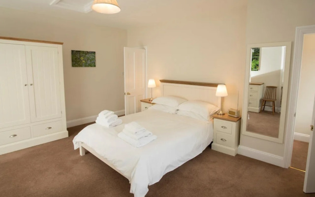 Spacious 2 Bedroom Apartment in Netherby Hall