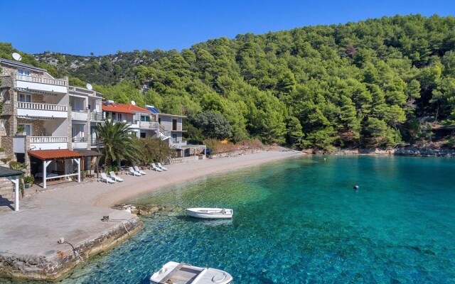 Apartments Robinzon Milivoj