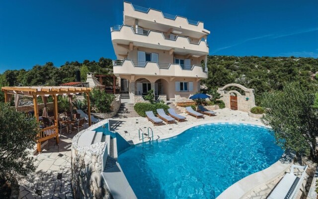 Beautiful Home in Sevid With Wifi and 4 Bedrooms