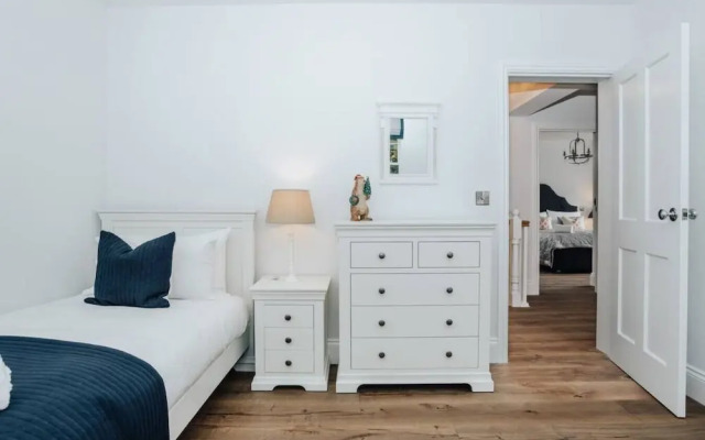 Woodvale Retreat - Sleeps 10