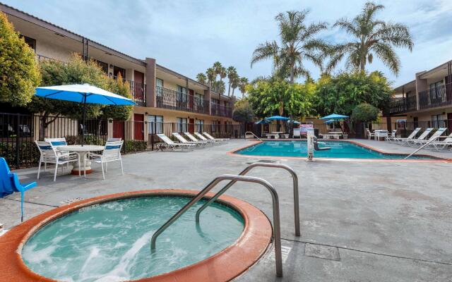 The Buena Park Hotel & Suites