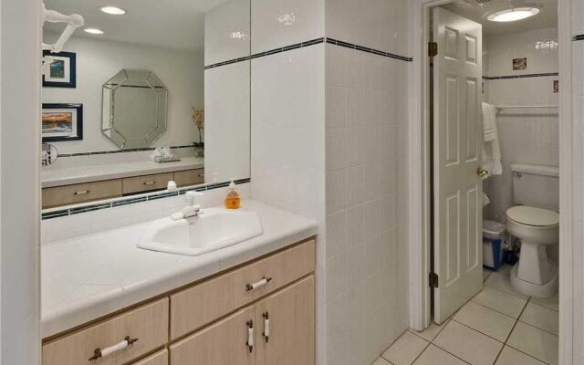 Valley Isle 705 by RedAwning