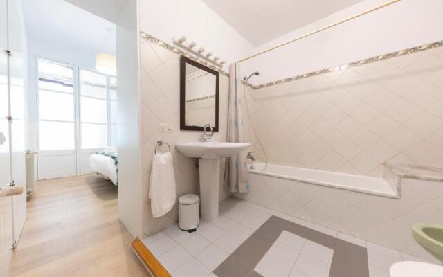 Bravissimo Plaça del Vi, Authentic Historic Apartment