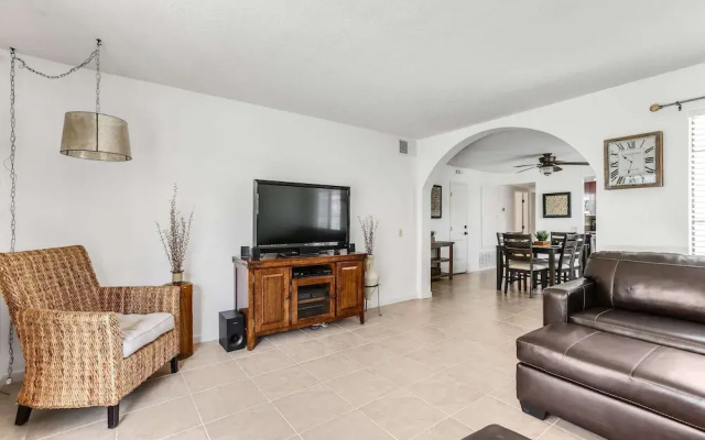 2BR 2BA Stylish Palm Springs Condo