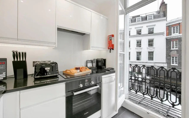 10 Curzon Street Apartments by Mansley