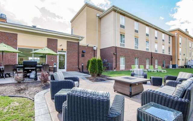 Comfort Suites Marietta - Parkersburg