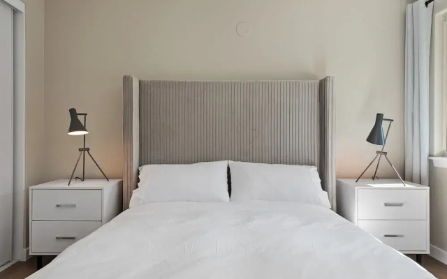 Stylish & Spacious Retreat in Downtown Bellevue