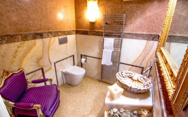 Opera Luxury Apartment