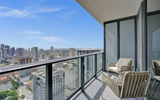 Downtown Studio w City Views