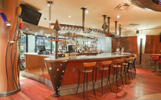 Holiday Inn Niagara Falls - By The Falls by IHG