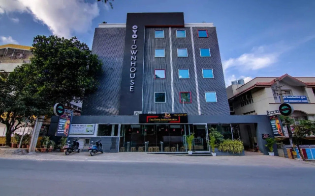 OYO Townhouse 047 Kanakpura Road